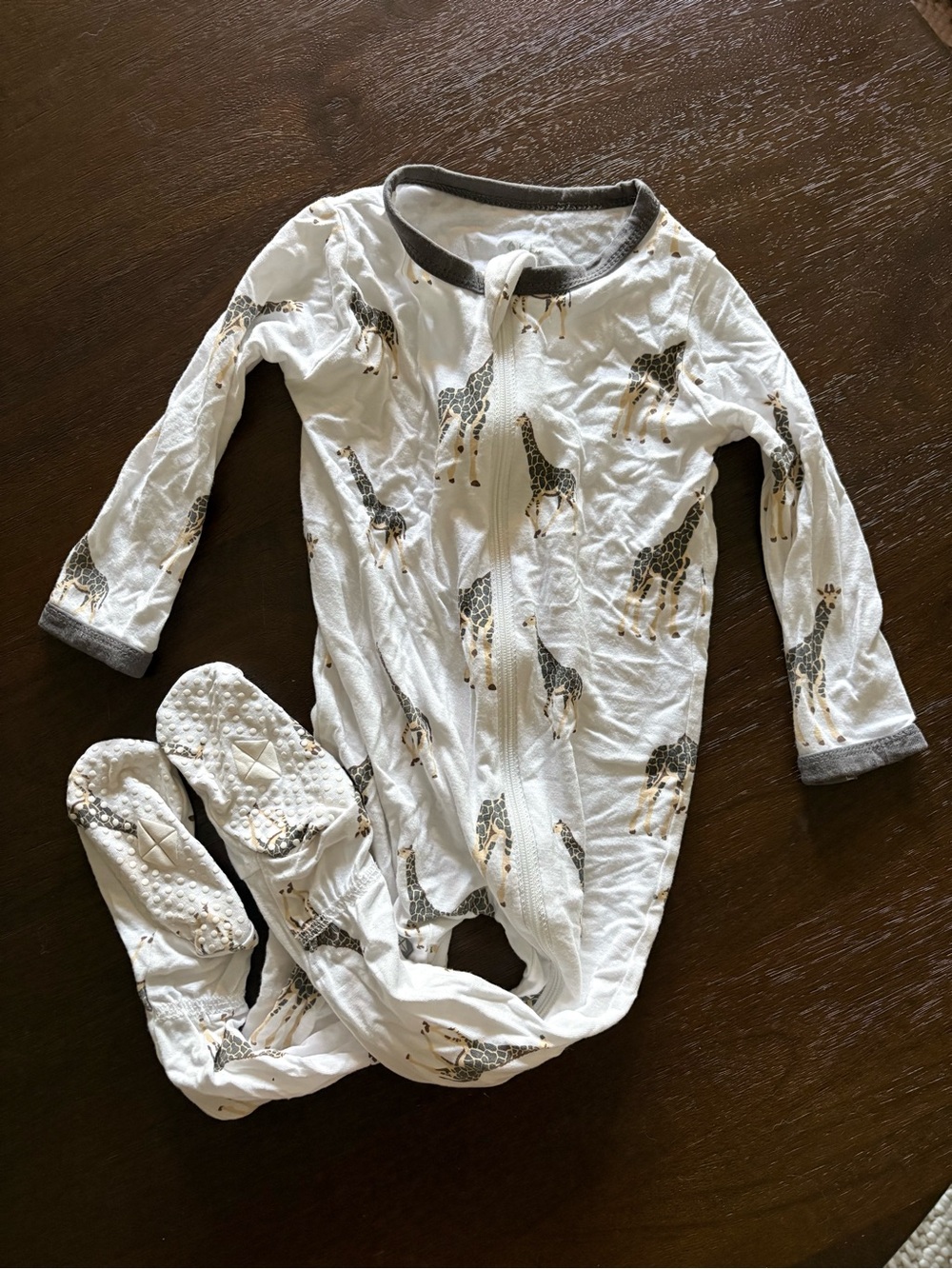 Kyte Baby White Giraffe-Print Bamboo footie